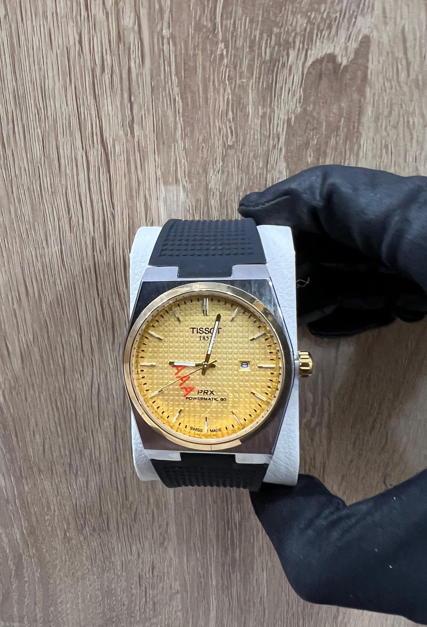 TISSOT PRX – CADRAN DORÉ, LUNETTE DORÉE & BRACELET NOIR